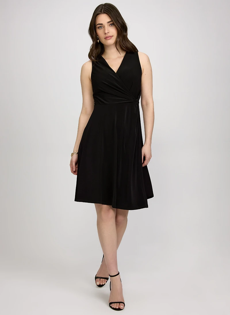 Robe à encolure cache-coeur