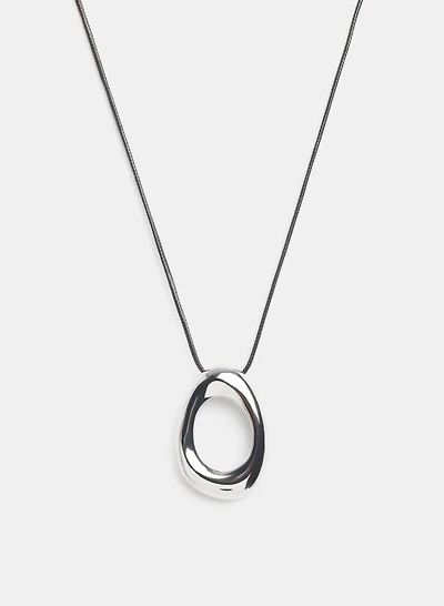 Collier en corde à pendentif ovale
