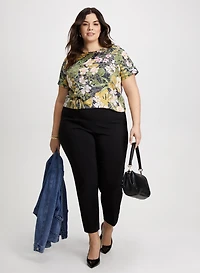 T-shirt fleuri et pantalon à jambe étroite
