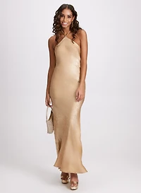 Robe métallique à encolure licou