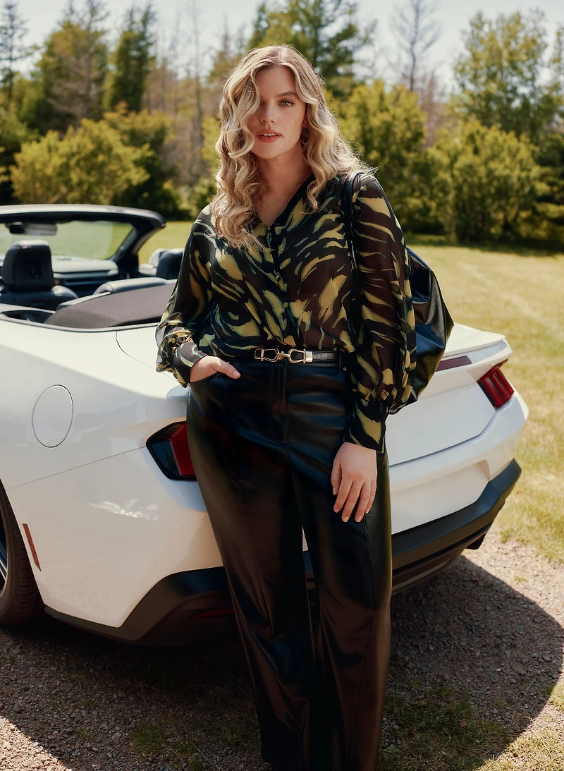 Pantalon évasé en cuir végane