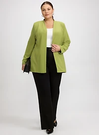 Veste en jersey et jean à jambe droite