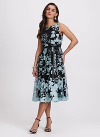 Robe en tulle à broderies florales