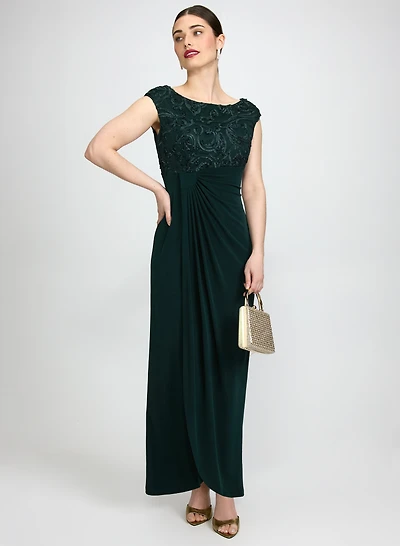 Robe à détails en soutache