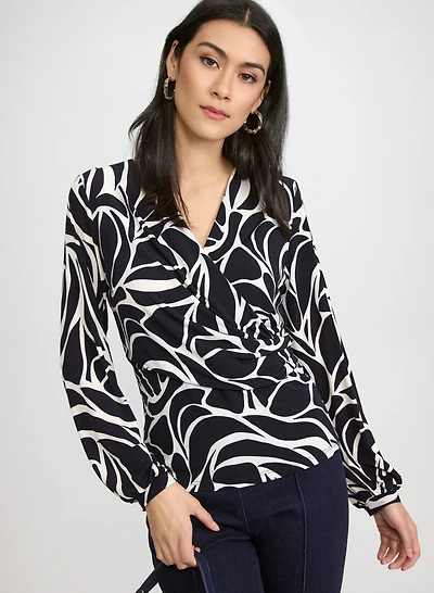 Haut abstrait à manches longues