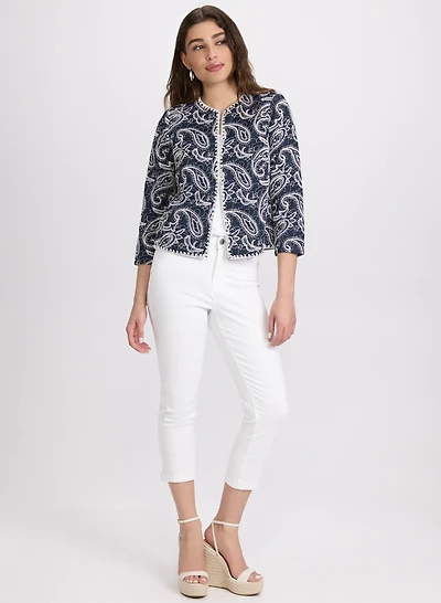 Veste paisley à broderies et capri en jean