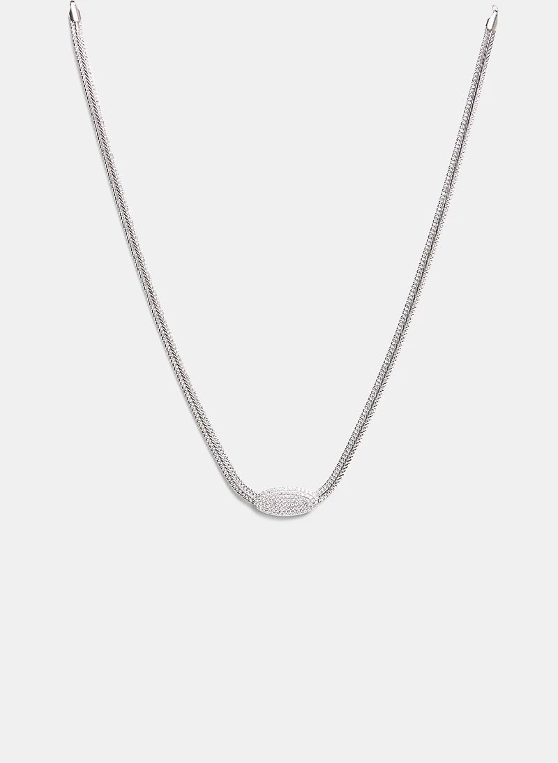 Collier à pendentif ovale