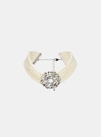 Collier ras-du-cou à perles et fleur en cristaux