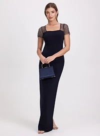 Robe à manches transparentes embellies