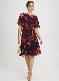 Robe en chiffon à motif abstrait