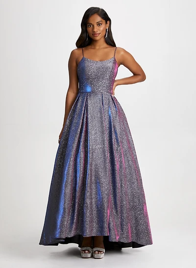 Robe métallisée à ourlet asymétrique