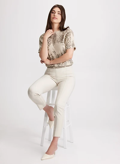 Haut à motif léopard et pantalon à jambe étroite