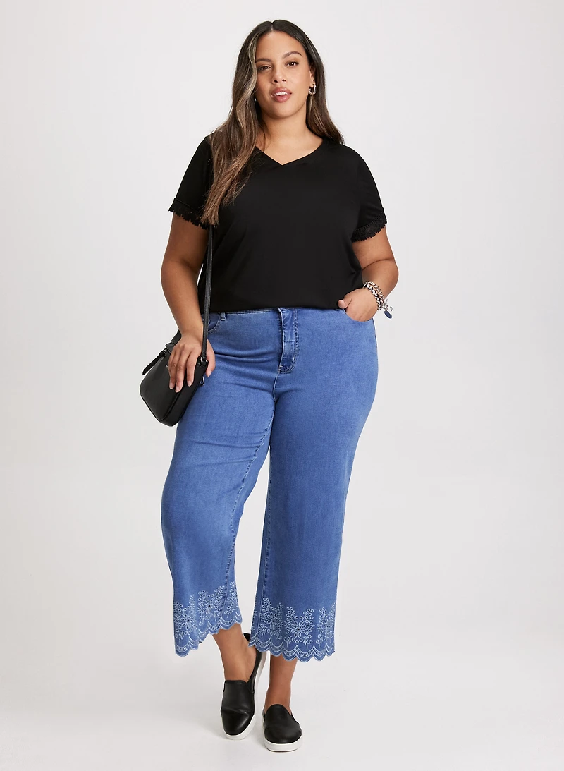 Ruffled T-Shirt & Embroidered Capri Jeans