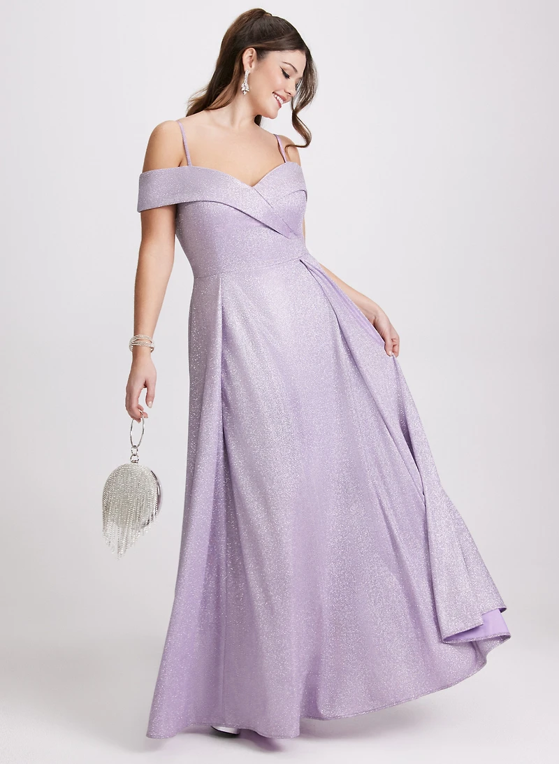 Robe scintillante à épaules dégagées