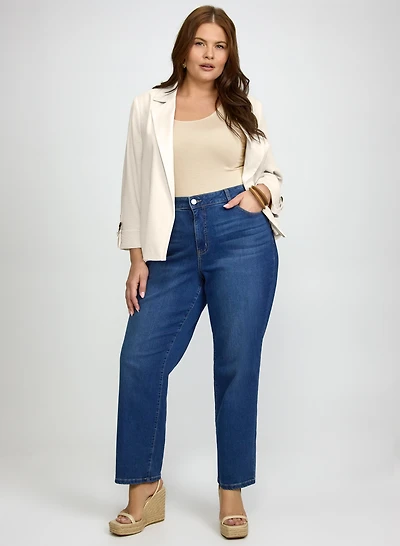 Blazer ouvert en crêpe et jean à jambe droite