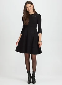 Robe ajustée et évasée en tricot