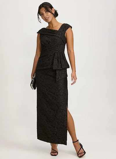 Robe de soirée à encolure asymétrique