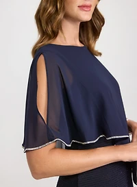 Poncho en chiffon et robe-pull métallique