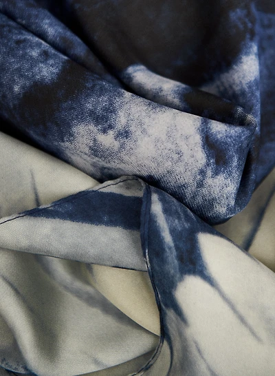 Foulard à motif abstrait de vagues