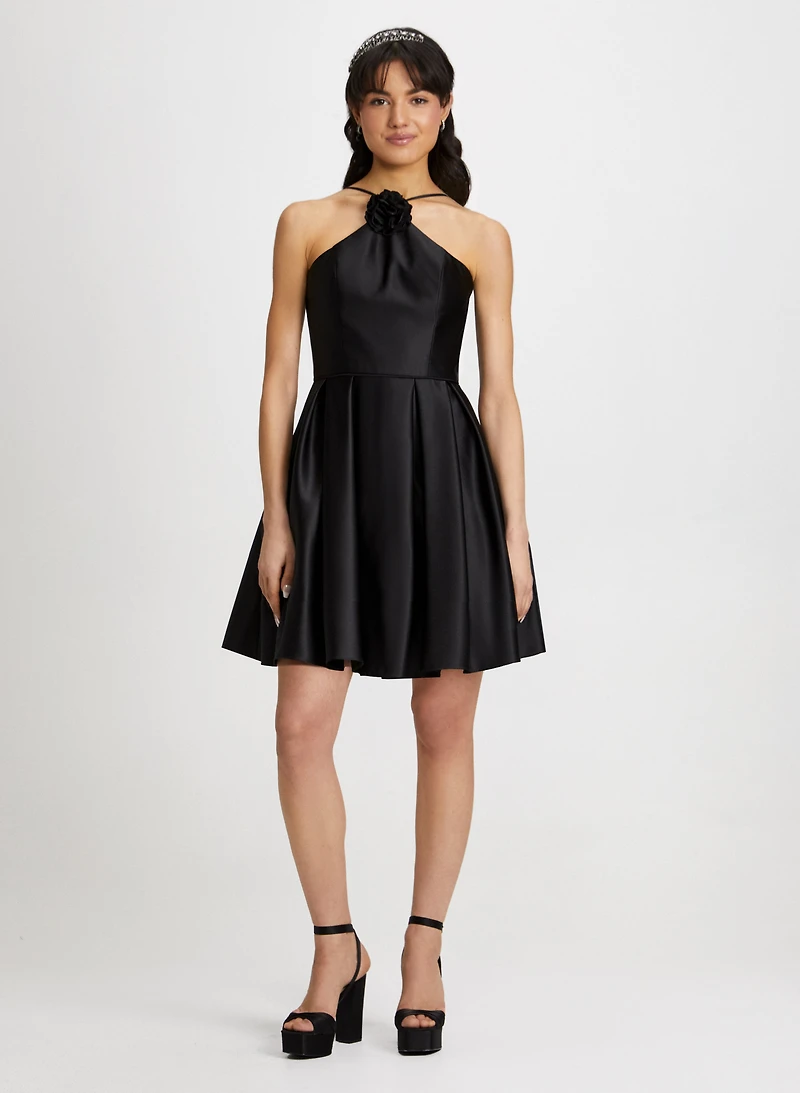 Robe évasée à col licou rosette
