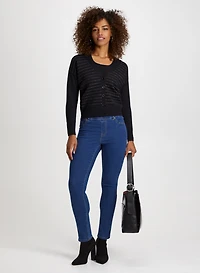 Cardigan à rayures pailletées et jean droit