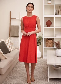 Robe en dentelle à œillets