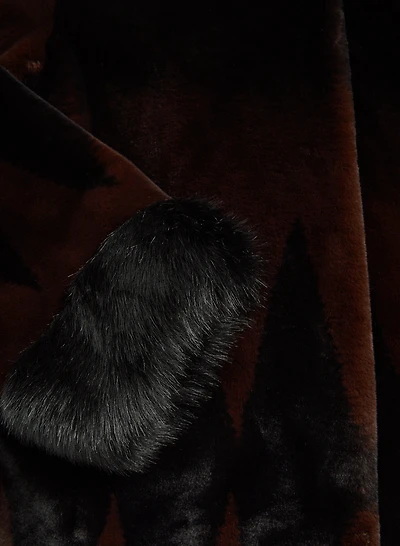 Manteau en fourrure à capuche