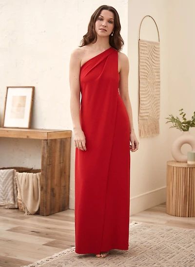 Robe longue à encolure asymétrique