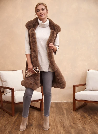Poncho sans manches à fausse fourrure 