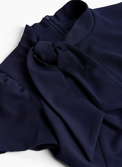 Robe à manches courtes avec noeud au col