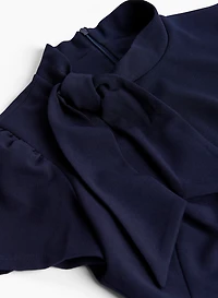Robe à manches courtes avec noeud au col