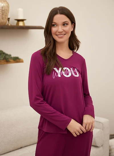 Haut de pyjama à col en V et message