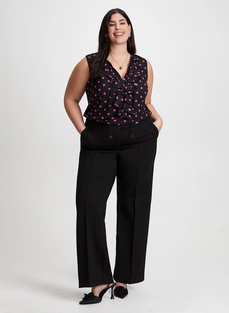 Haut à pois et pantalon coupe moderne