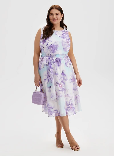 Robe fleurie sans manches à ceinture