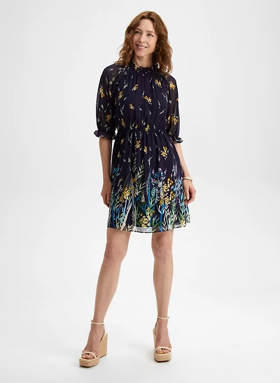 Robe fleurie à effet plissé et volants