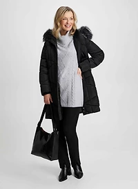 Manteau matelassé avec pull tunique et pantalon étroit