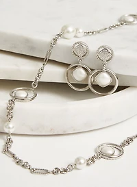 Collier en chaîne avec insertions en perles