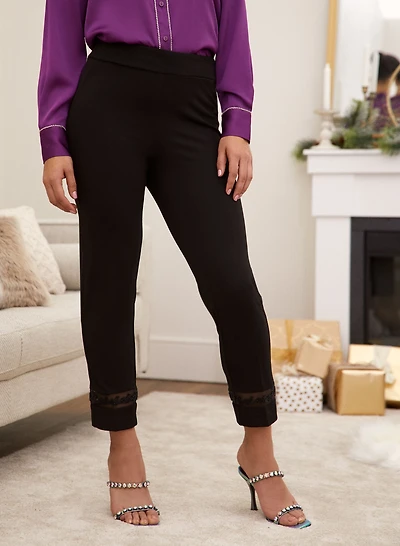 Pantalon à enfiler détail dentelles et perles