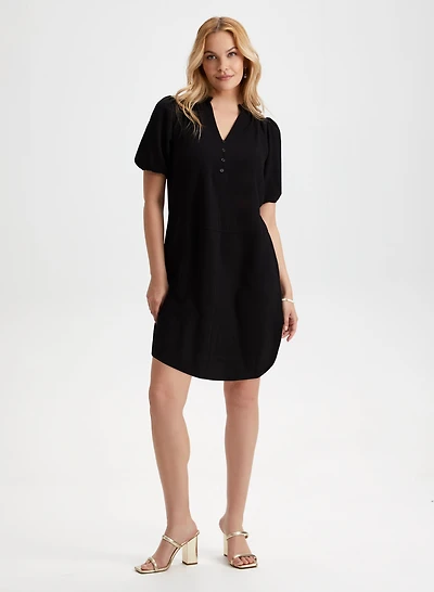 Robe courte à col fendu et boutons