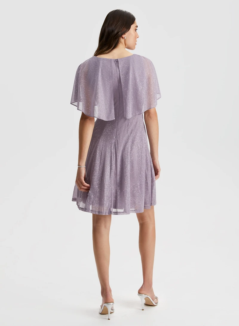 Robe pailletée à cape