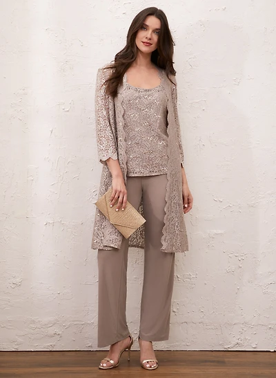 Ensemble pantalon, haut et veste en dentelle