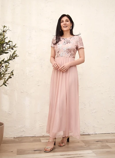 Robe à manches courtes et motifs pailletés