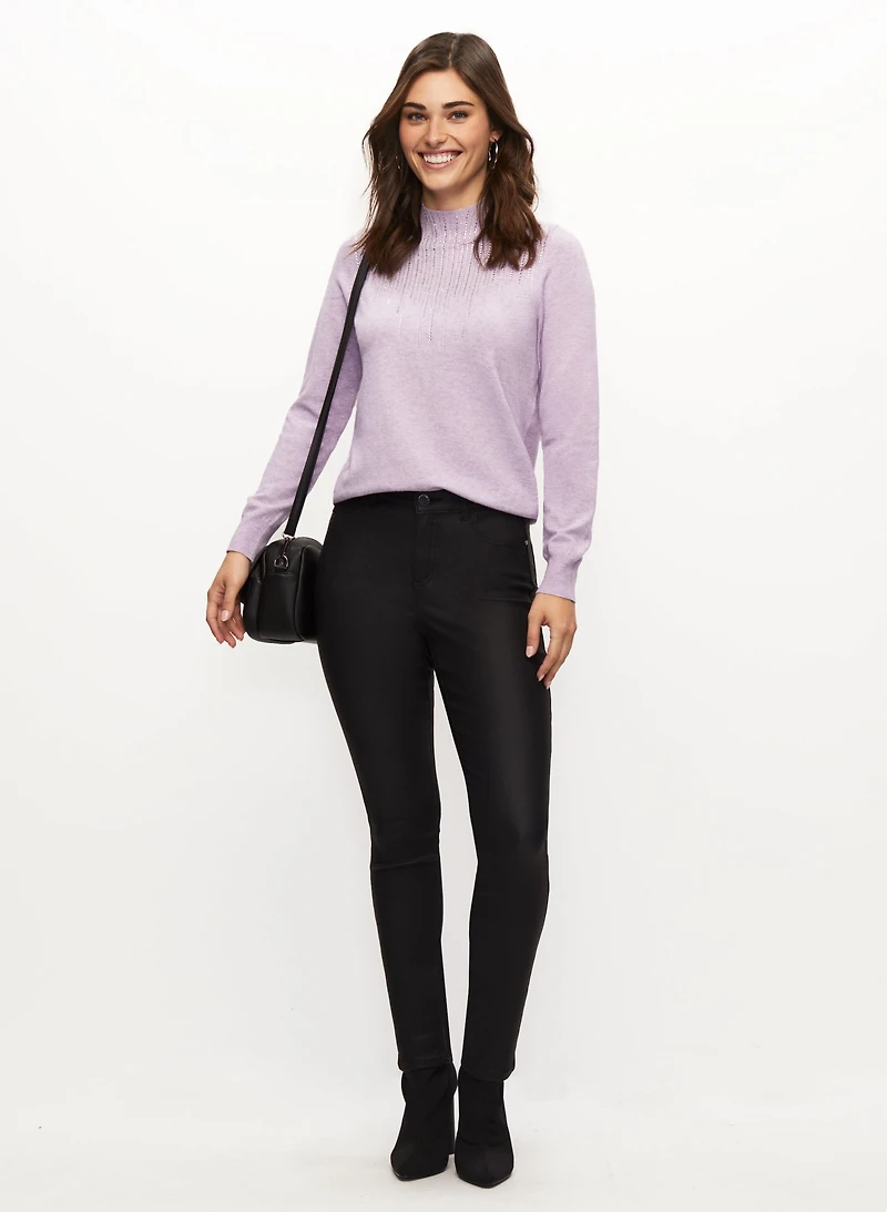 Pull à cristaux et jean noir étroit