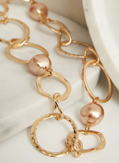 Collier long à anneaux et perles