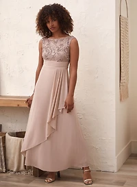 Robe en dentelle pailletée à volant drapé