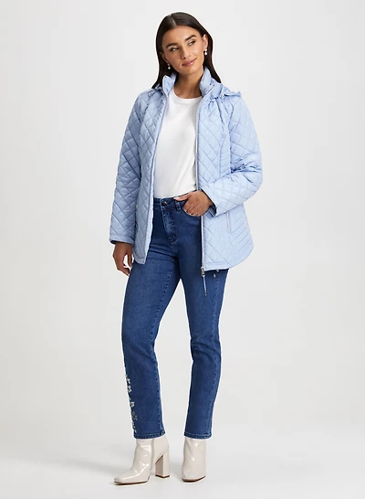 Manteau matelassé et jean droit