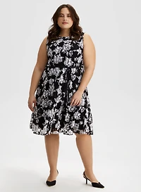 Robe fleurie sans manches à ruban