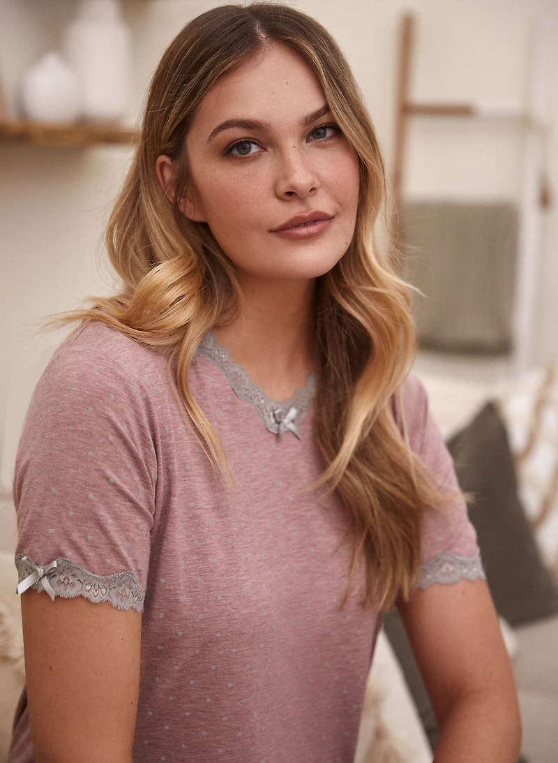 Ensemble pyjama t-shirt et capri à pois