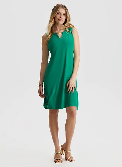 Robe en jersey à encolure fendue et chaîne