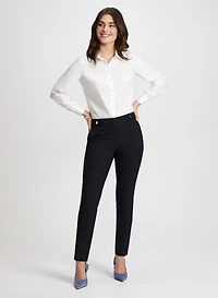Chemisier à perles et pantalon à jambe étroite